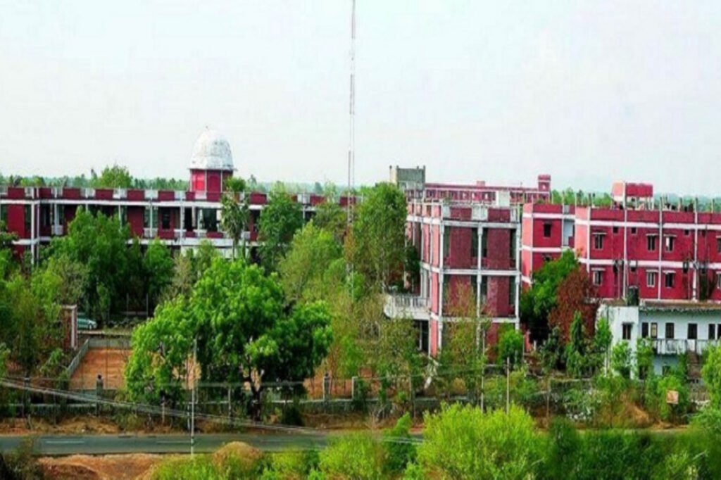 Thiruvalluvar-College